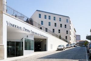 building of the Ordem de São Francisco Hospital seen from the street